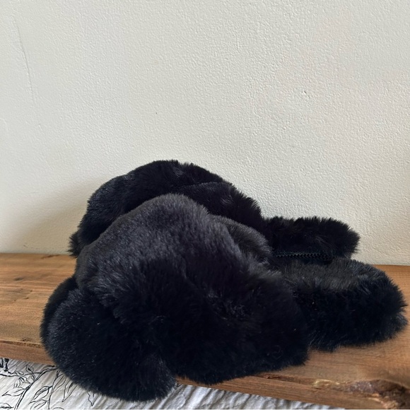 The softest Coziest Black Faux Fur Women's Slippers ever - Picture 4 of 4